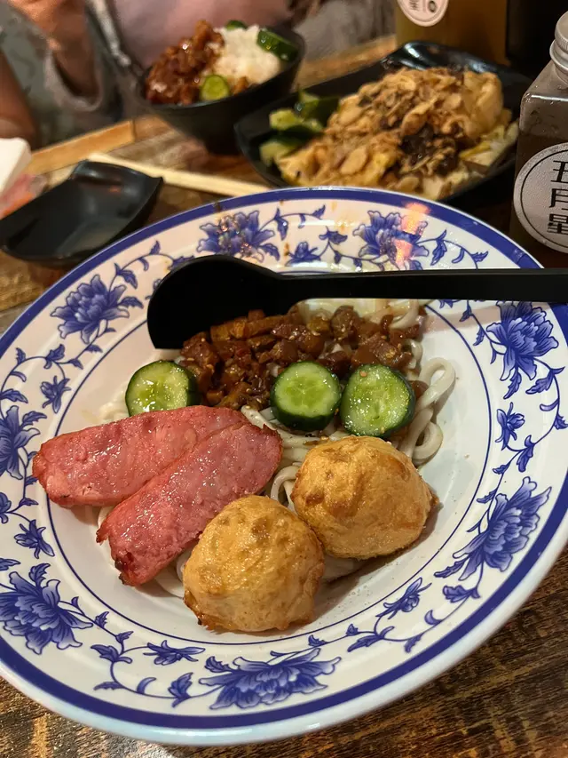 台灣腸拼花枝丸拌麵古早味