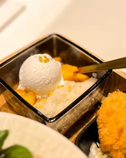 Mango Stick Rice with Ice Coconut Sauce
