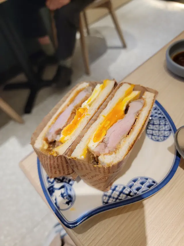 慢烤雞腿蛋吐司