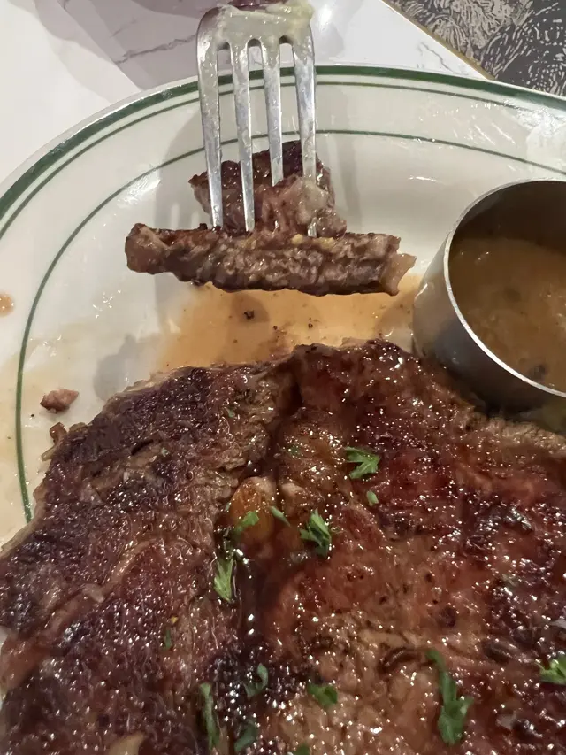 肉眼牛扒配薯條