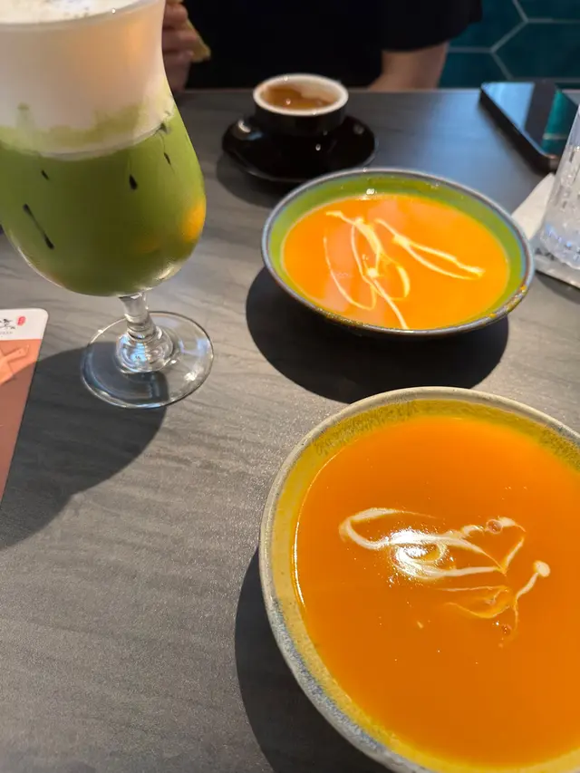 抹茶latte 正價$48 跟餐加$16