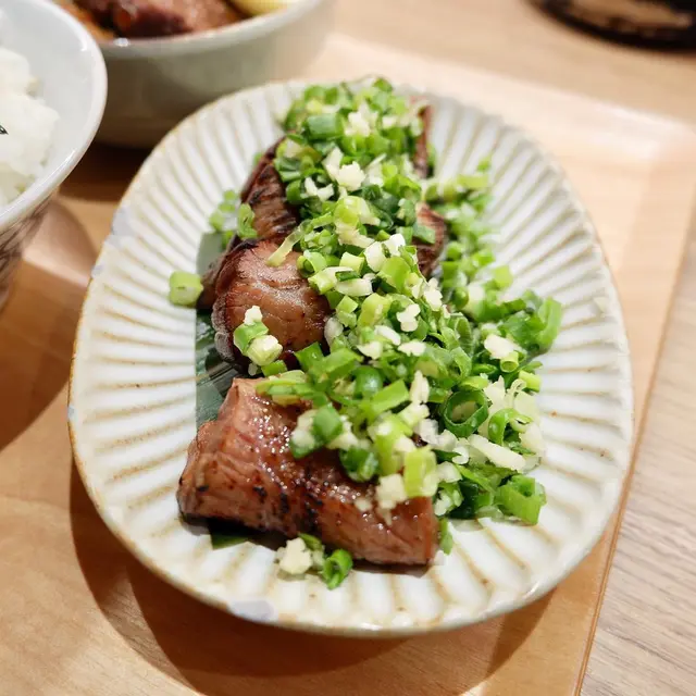 蒜蔥燒牛肩肉卷