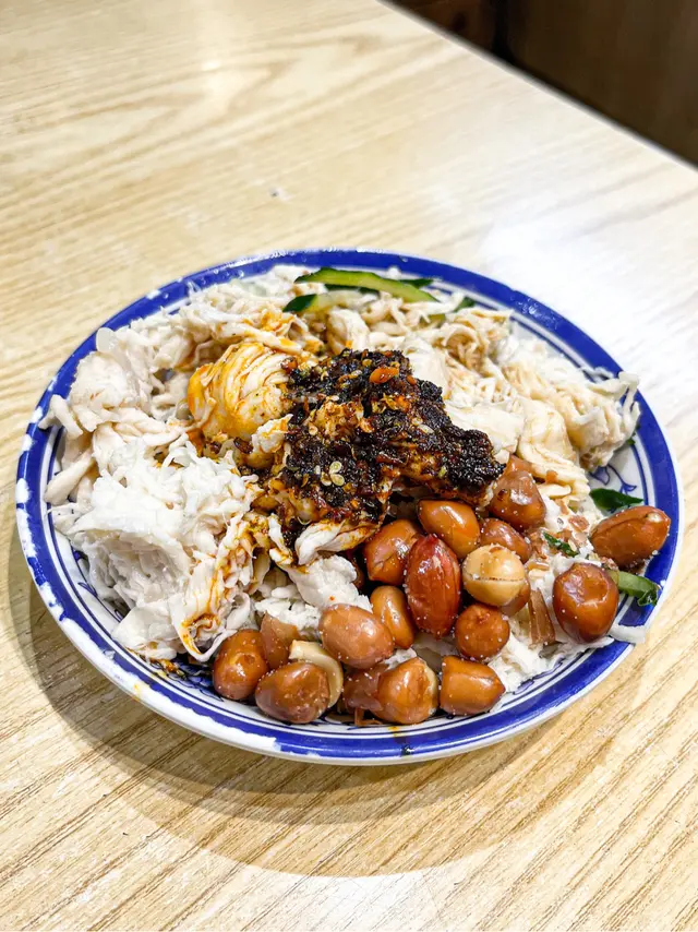 麻辣手撕雞刀削麵