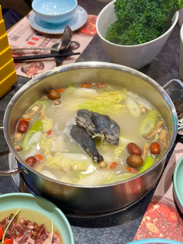 滋潤藥膳烏雞鍋