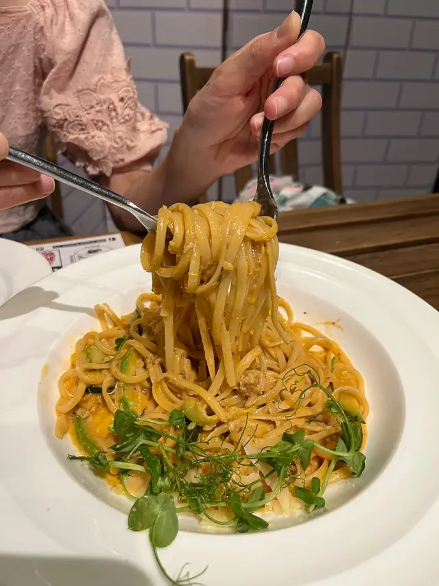 法國膏蟹肉扁意粉配蟹膏忌廉汁