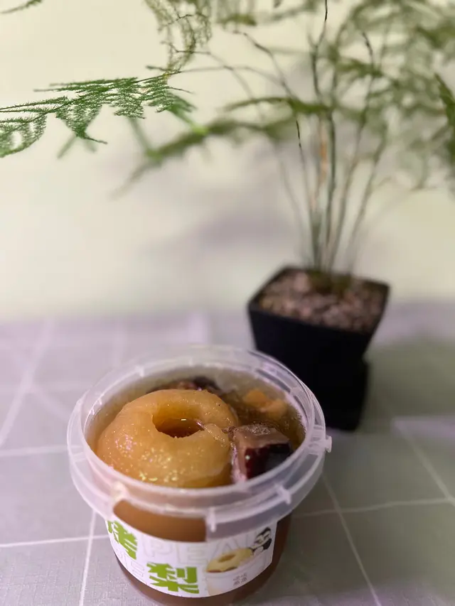 冰川雪梨雪耳+ 紅棗杞子燉桃膠雪