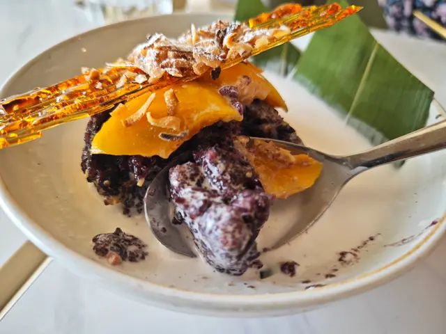 椰汁芒果黑糯米飯