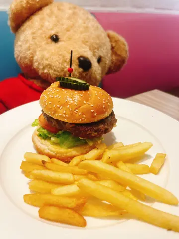 美国安格斯牛肉芝士汉堡配薯条