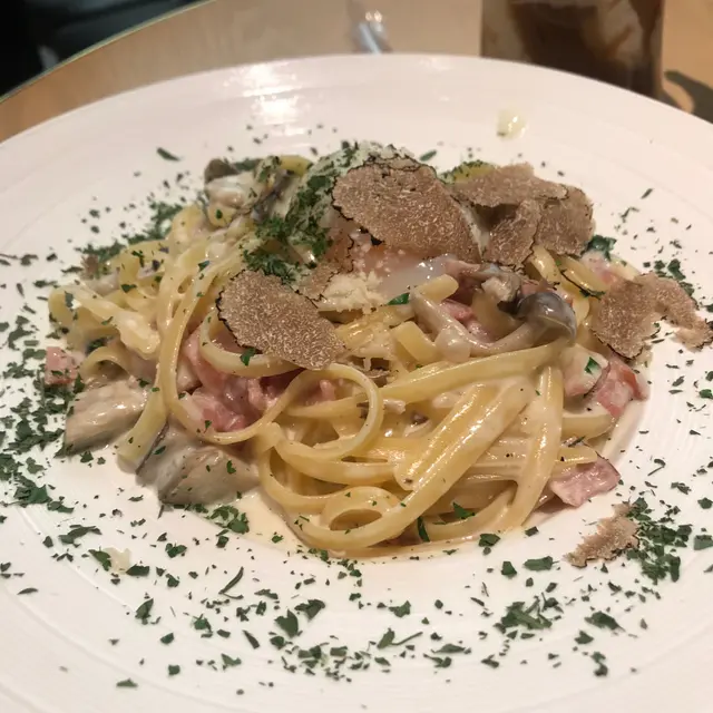 黑松露溫泉蛋卡邦尼意粉