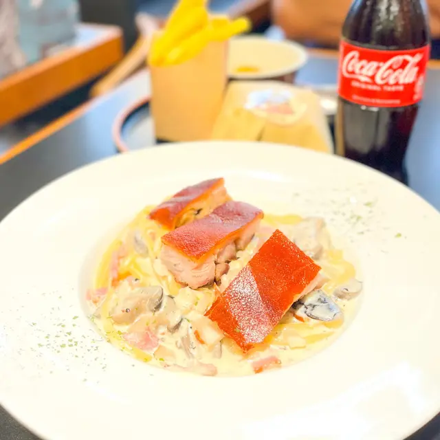 招牌乳豬卡邦尼意粉