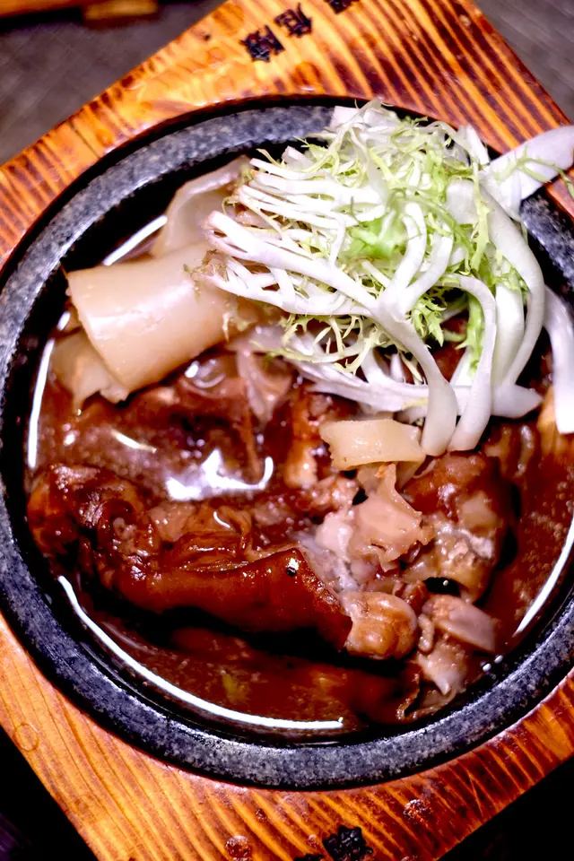 秘製台汁骨膠豬手花膠石鍋