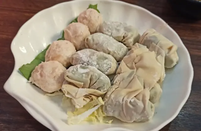 手打蝦丸、韮菜餃併白菜餃