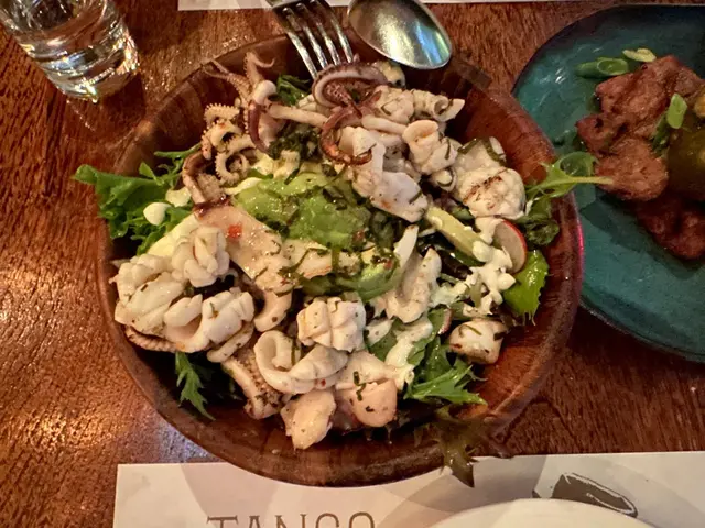 重点推荐，鲜香可口。海鲜的鲜甜配合沙拉菜的清香