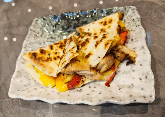 墨西哥薄餅芝士雞肉