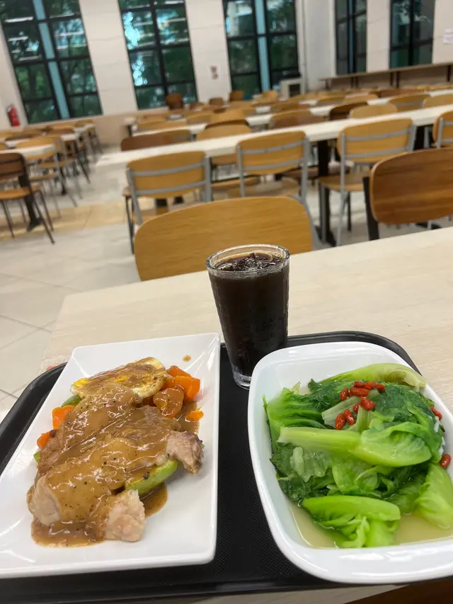 不是在這間黑店的，而是附近一間飯堂食的