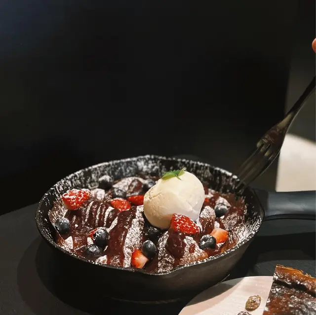 Summer’s Berries Dutch Baby Pancake w/ Homemade Jasmine Tea Jam