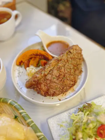 炭烧安格斯西冷扒 (10oz) 