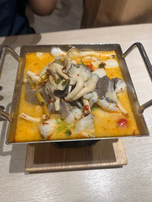 明爐冬陰鮮魚片鍋