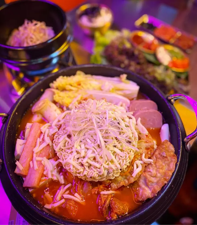 新沙洞芝士部隊鍋-秘製泡菜湯底🔥🧀🇰🇷