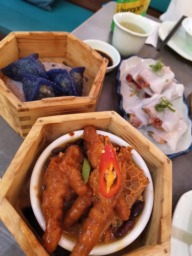 松露野菌晶瑩餃, 鳳爪拼黑椒金錢肚, 厚切叉燒腸粉