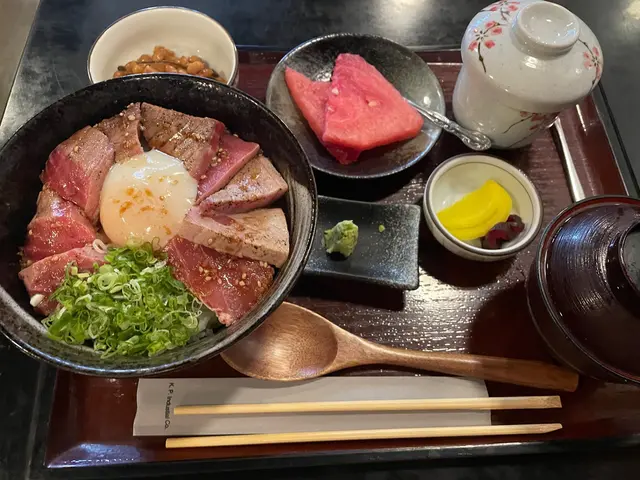 藍鰭吞拿魚扒丼定食﻿