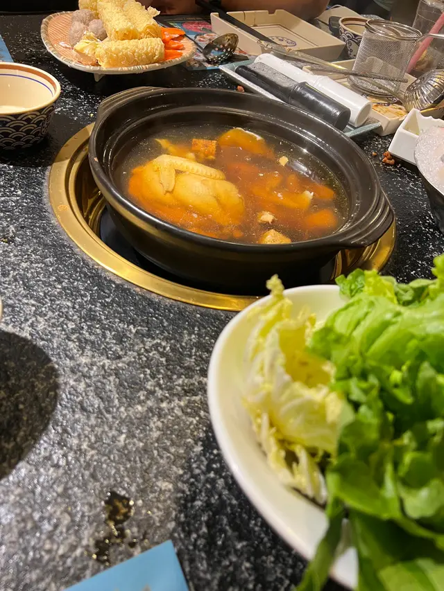 建議滾湯後先飲湯,之後再加湯打邊爐