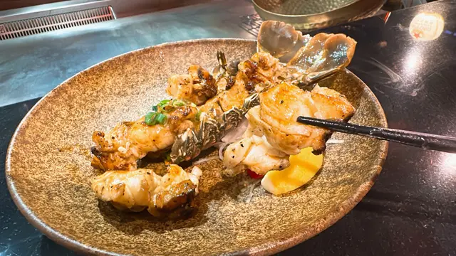 龍蝦尾個頭都幾大隻,兩個人share食都可以!
餐廳用左牛油煎香,肉質爽彈,值得一試!