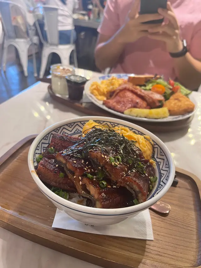 蒲燒三層鰻魚滑蛋飯