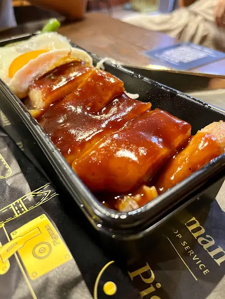 招牌威士忌 BBQ 豬扒飯(加配太陽蛋)