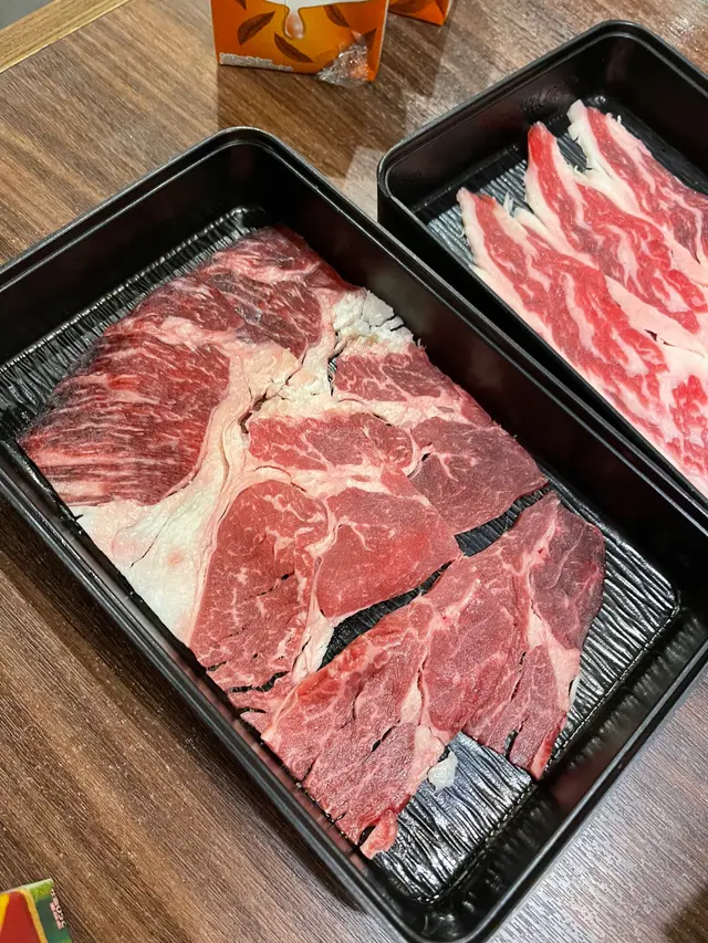 完全真係唔似係和牛  牛肉味唔重  而且脂肪分布唔均勻