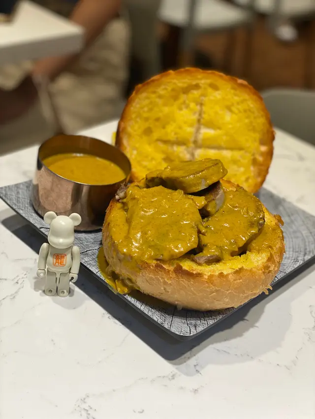 焗農夫咖哩包(牛脷)