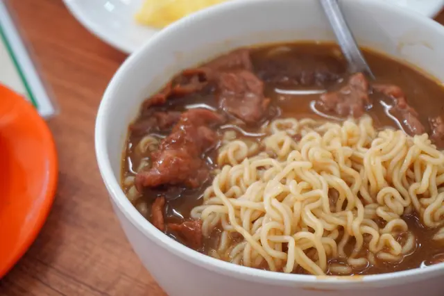 沙嗲牛肉公仔麵