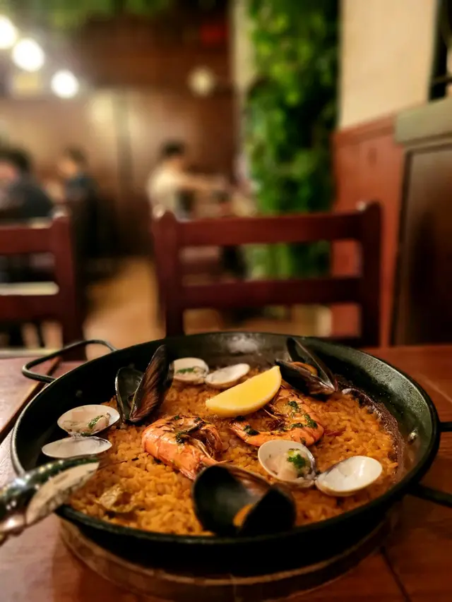 招牌西班牙黑毛豬海鮮飯