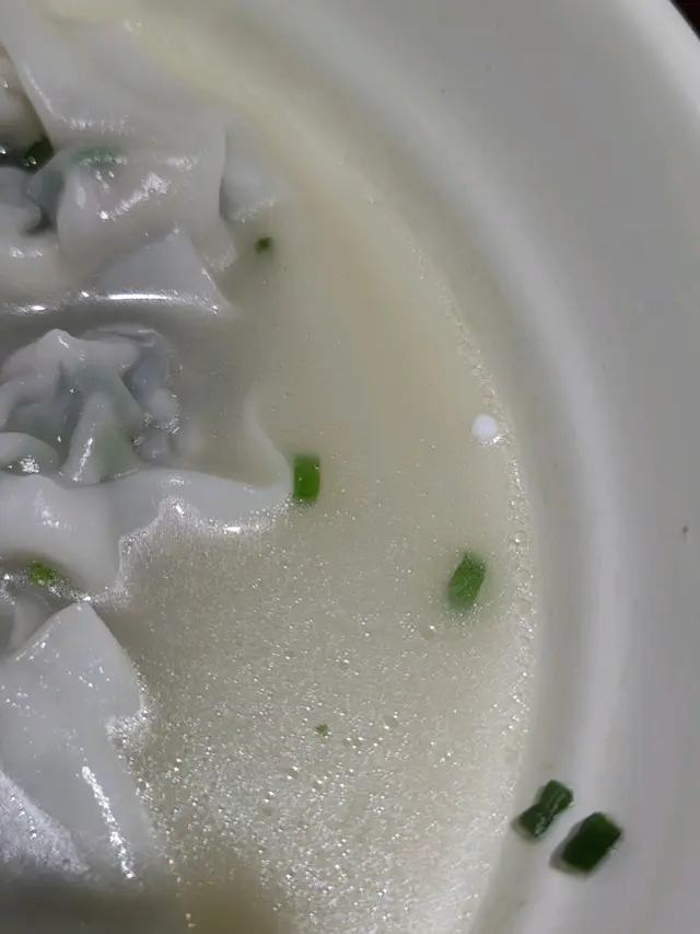 魚湯西洋東菜豬肉餃 👉+發寶膠粒👈