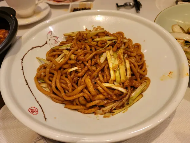 韭黃肉絲炒拉麵