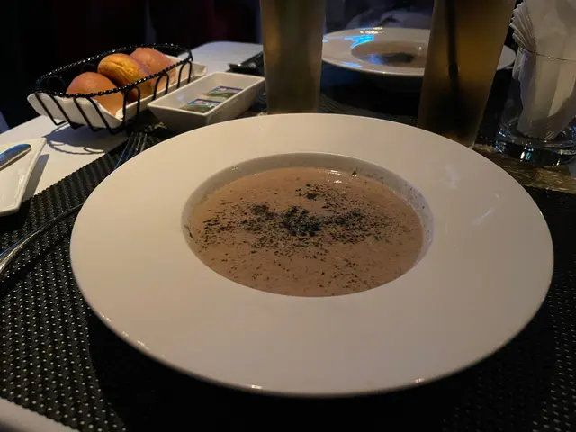 Califlower Fresh Oyster Chowder/ Chef Special Daily Soup 椰菜花鮮蠔周打湯伴