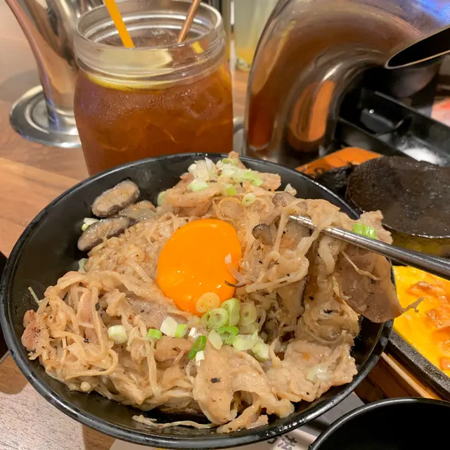 月見味噌牛丼飯