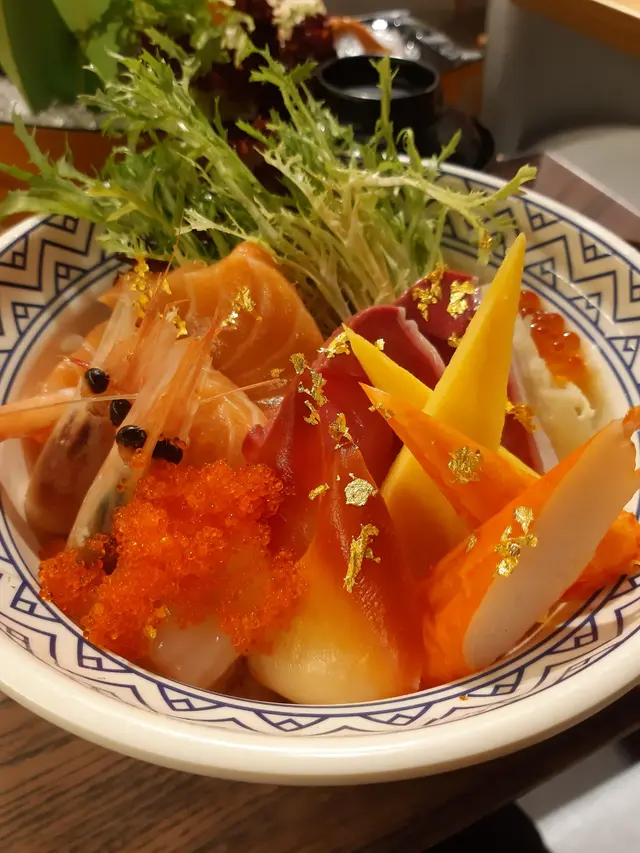 北海道金箔海鮮丼