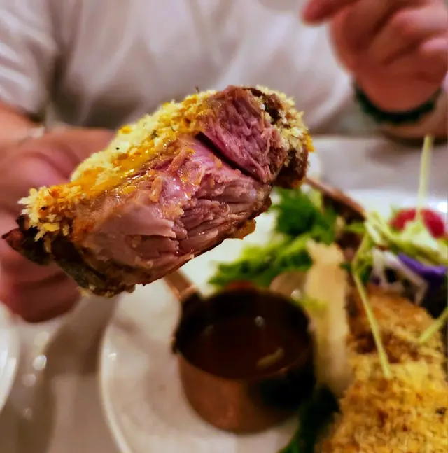 保雲酥羊扒伴薄荷醬