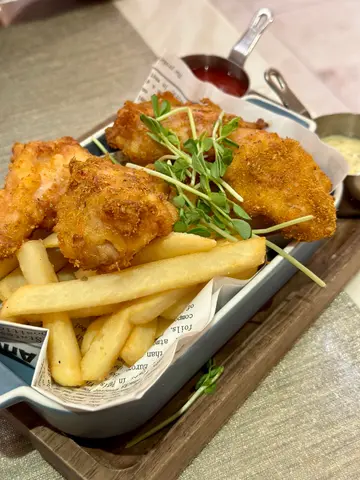 炸雞薯條配蜜糖芥末醬