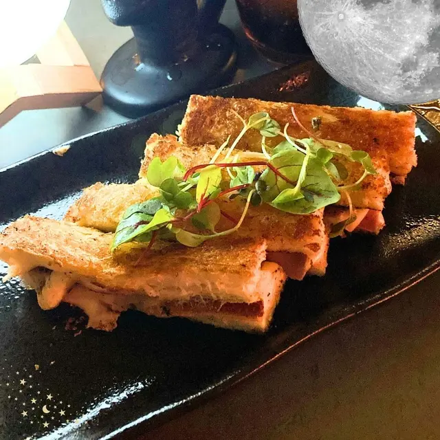 芝士同黑松露從來都係最佳柏檔,睇得出廚師落足料做!加埋脆卜卜嘅多士夾住,好有驚喜!😍