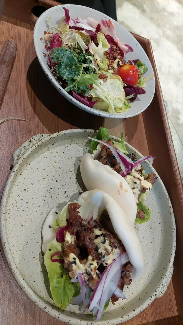 燒孜然牛肉刈包配藜麥柚子醋沙律