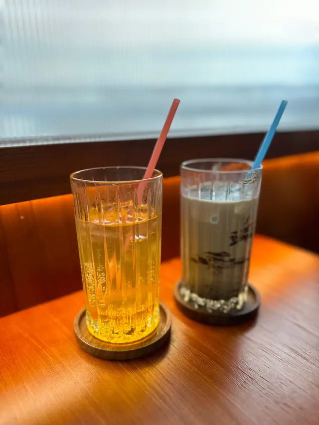 芝麻豆乳、鳳梨檸檬梳打