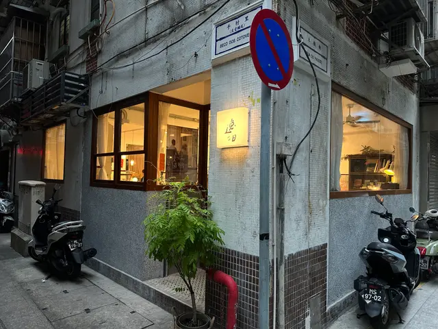 iat iat-door-photo
