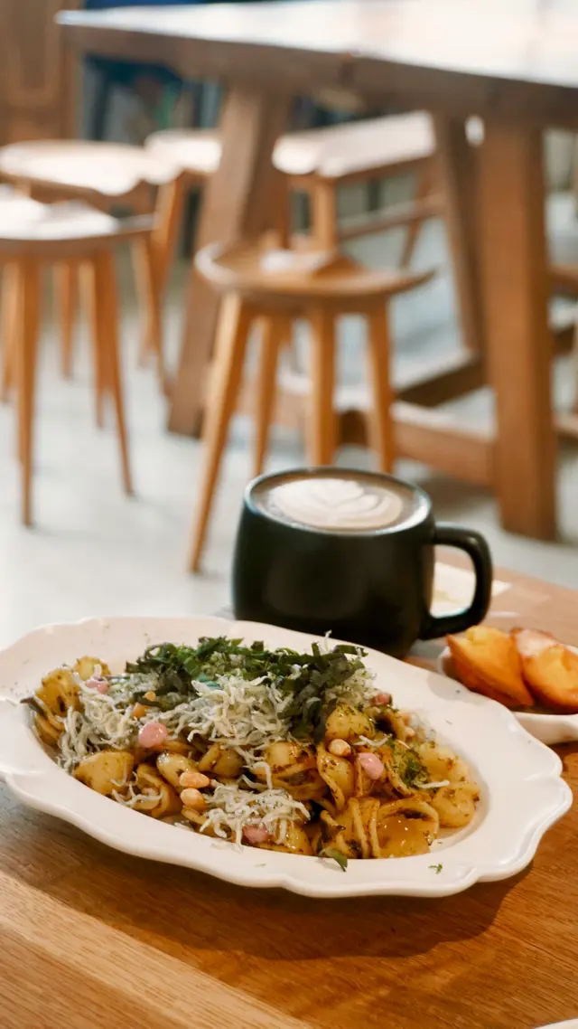 昆布汁白飯魚耳仔粉配紫蘇梅醬 