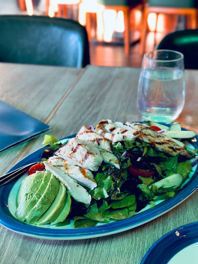 雞肉牛油果沙律