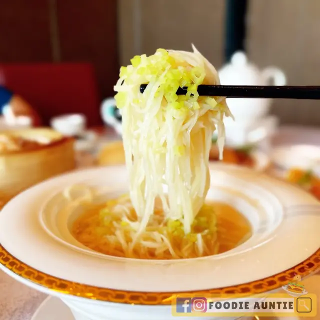 濃雞湯浸春筍絲