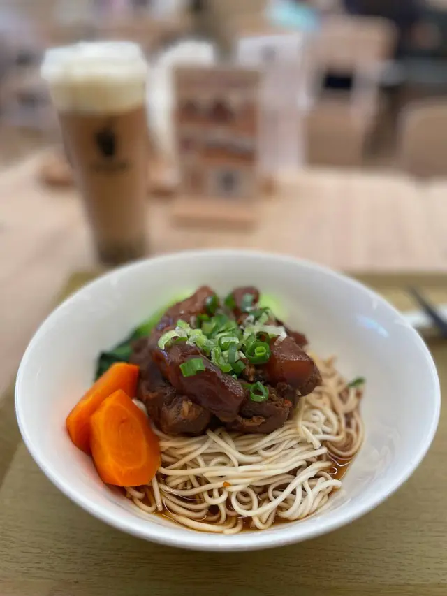 紅燒牛肋條拌麵