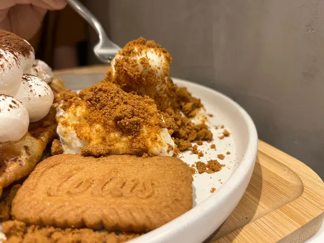 招牌麻糬牛角包窩夫配3.6牛乳雪糕