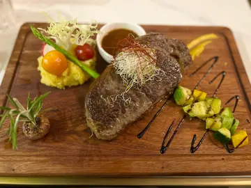 澳洲牛肉眼配红酒烧汁